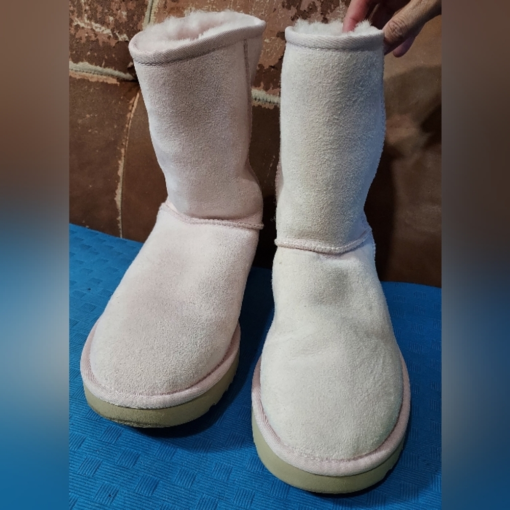 Light pink short ugg boots